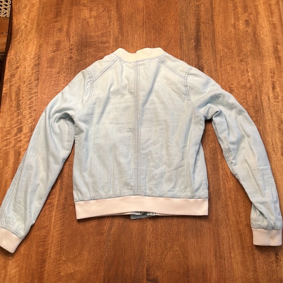 Hollister light denim jacket women’s Small - Picture 4 of 4